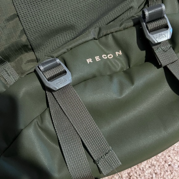 The North Face Recon Backpack - Dark Olive Green - Picture 4 of 8